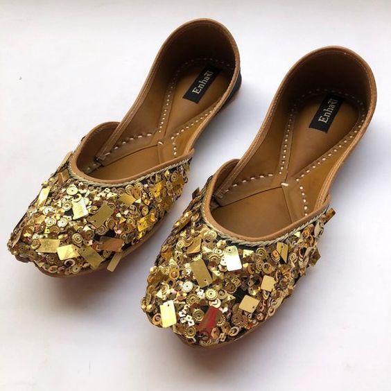 gold shoes, wedding shoes, sequins design, gold jutti, golden jutti