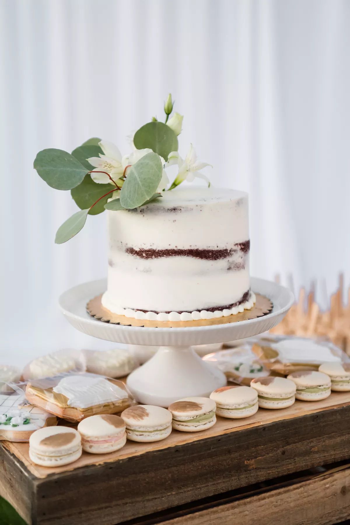 chocolate and vanilla engagement cake designs