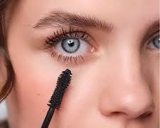 Mascara Application