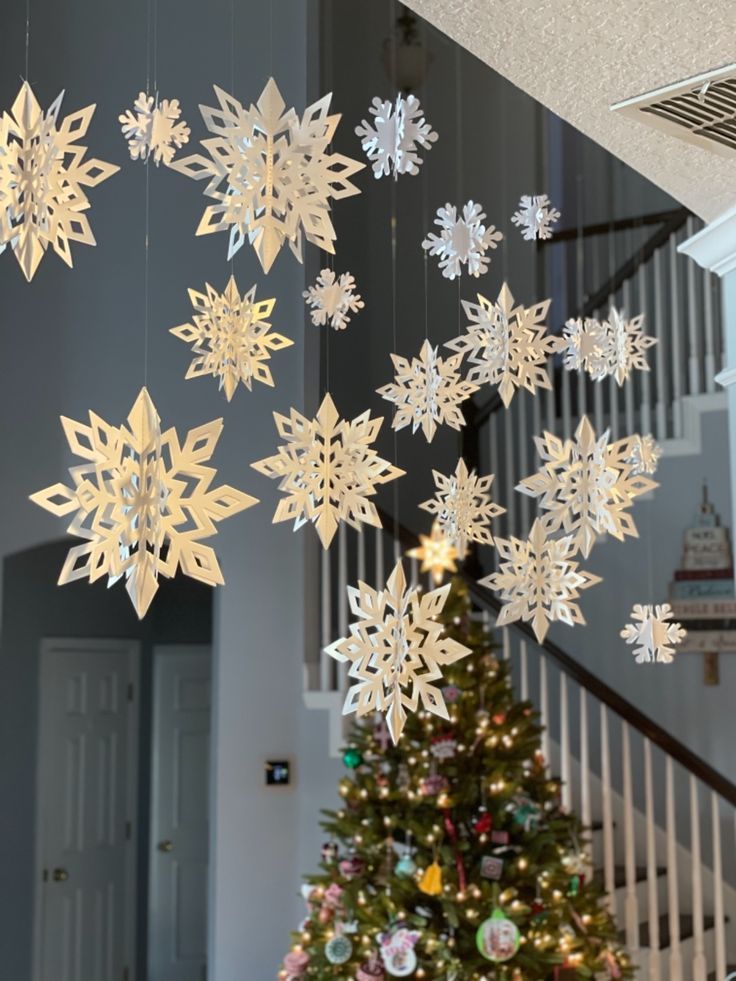 Paper Snowflakes - Christmas Decoration Ideas