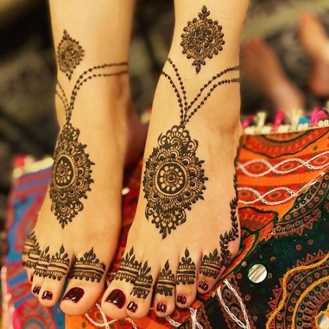 anklet style bridal mehndi designs