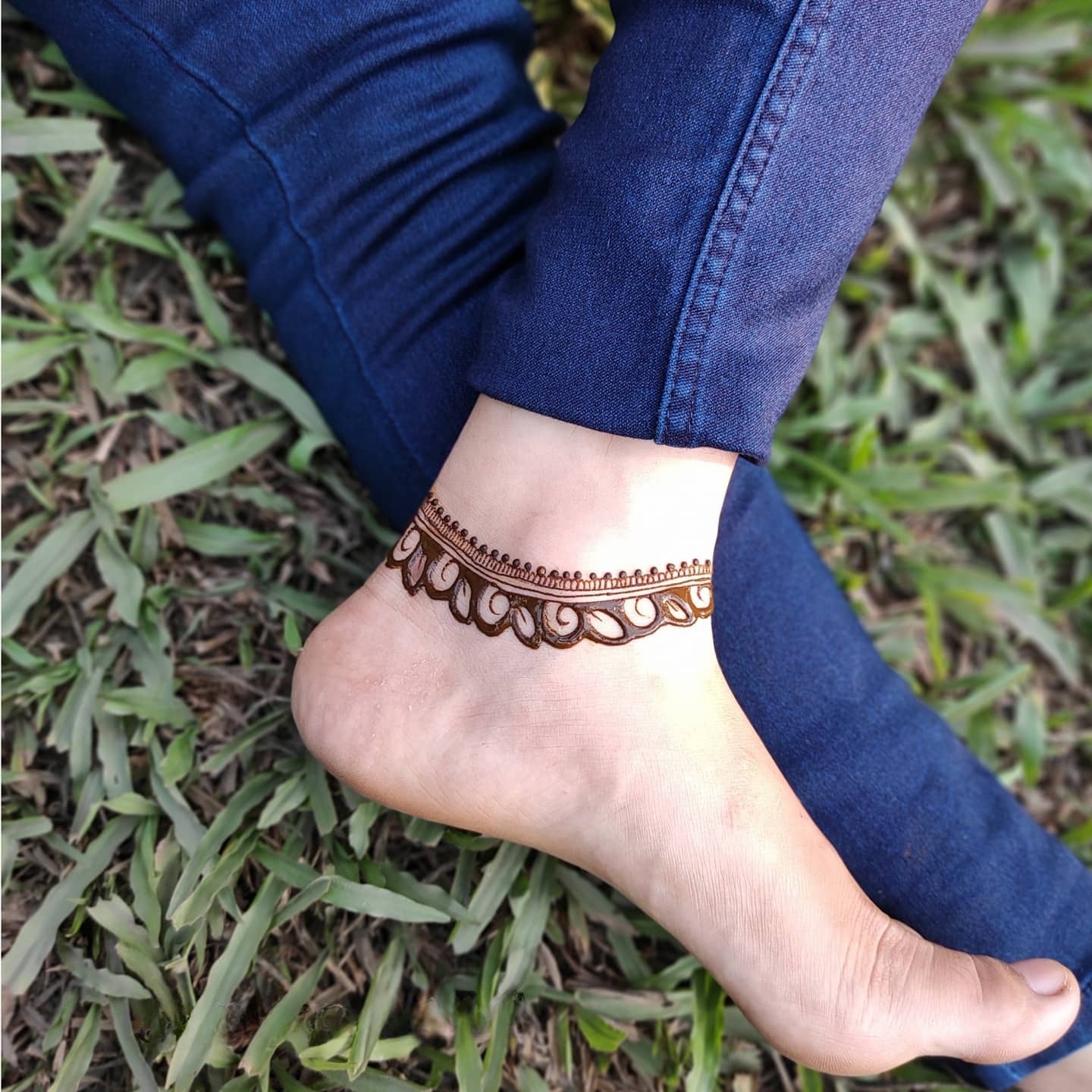 anklet inspired leg mehndi designs