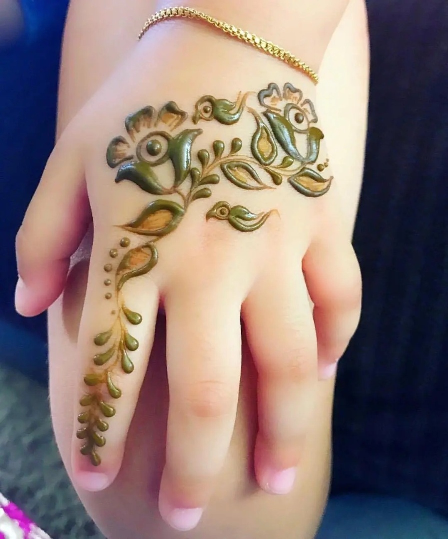 arabic small mehndi design with flowers, leaves and paisleys