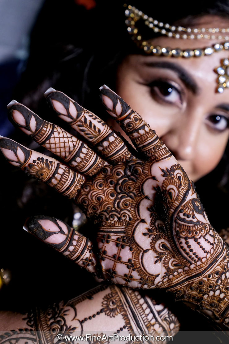 bride close up mehndi poses