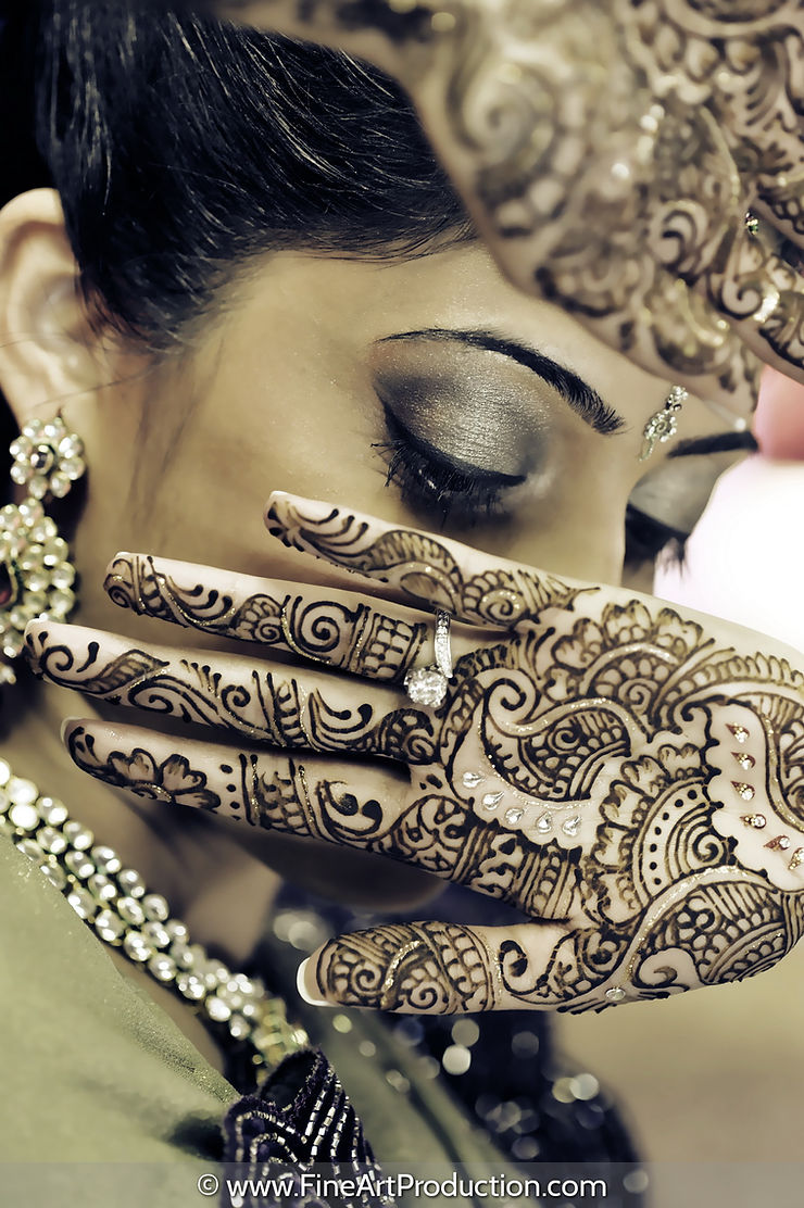 close up mehndi poses for bride