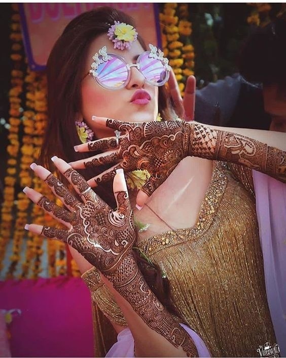 cool and swaggy mehndi poses