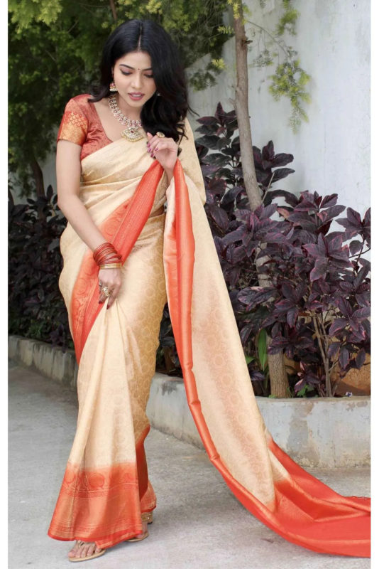 creamish red saree for bengali haldi look