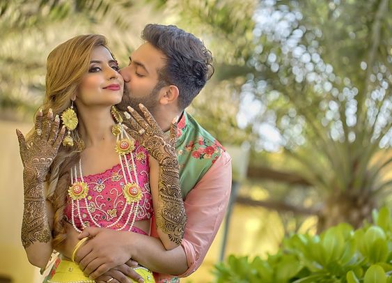 cute mehndi poses of bride and groom