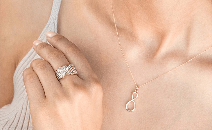 dainty necklaces