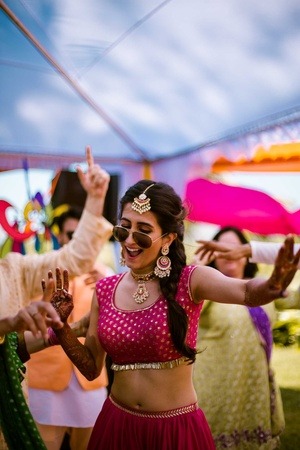 Mehndi Dance pose 