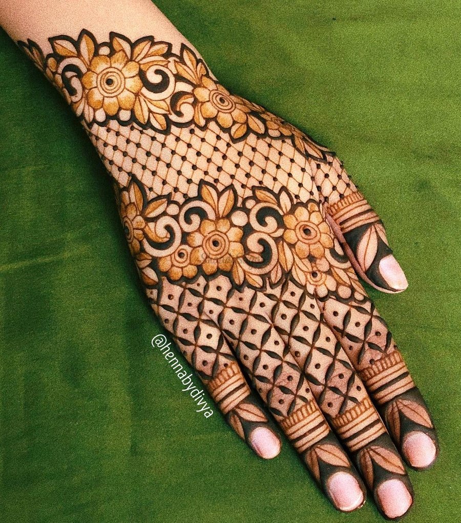 diagonal floral trails and mesh pattern in flooral mehendi designs