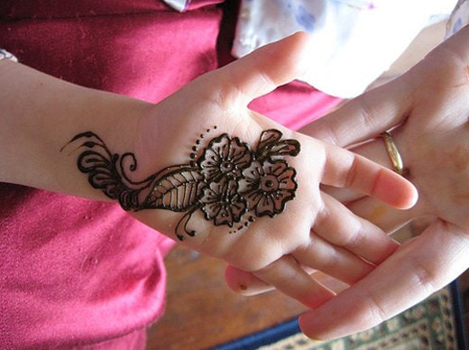 simple and cute mehndi design for palm