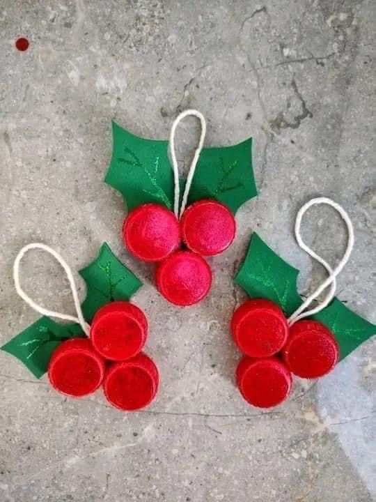 Recycled Ornament Garland - Christmas decoration ideas 