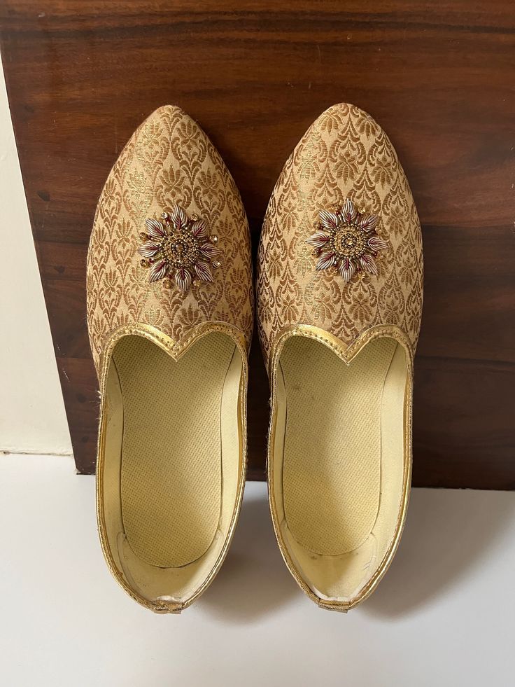 Handcrafted Mojaris (Juttis)