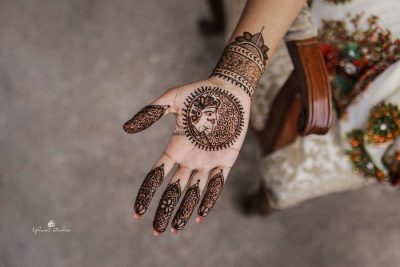 dulha figurine circle mehendi design