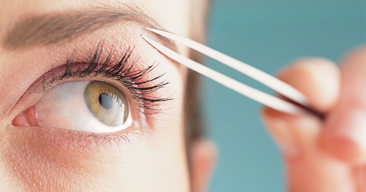 eyebrow plucking method using tweezer for eye brow shaping