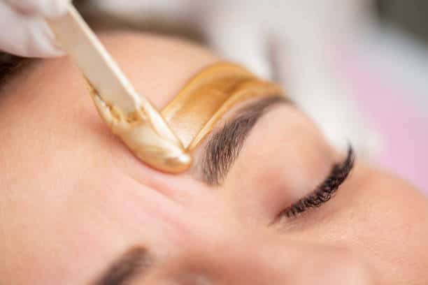 eyebrow waxing method for eye brow shaping