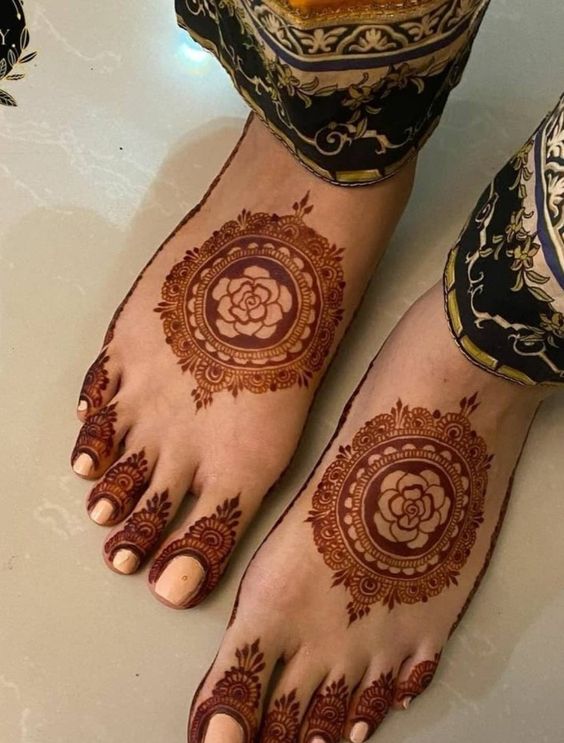 floral pattern - circle mehendi designs