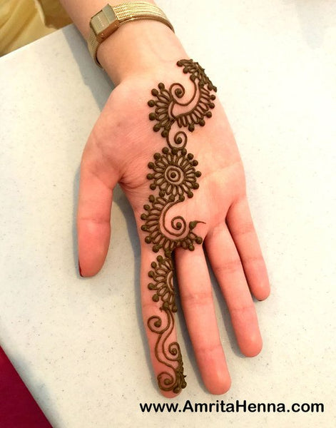 index finger mehendi design