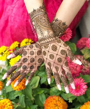 floral bootis inside mesh pattern for floral mehendi designs