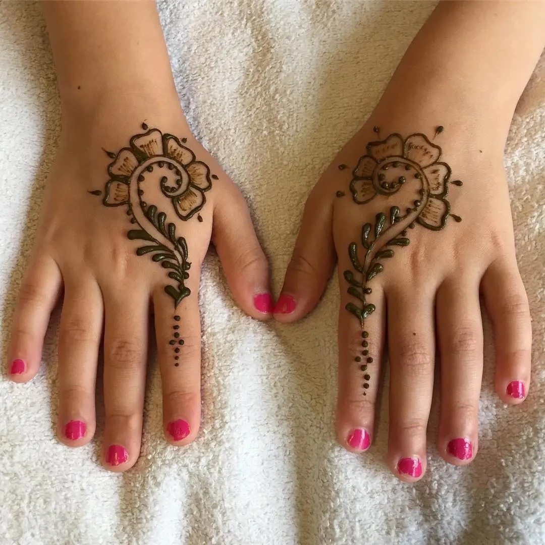 small flower mehndi design