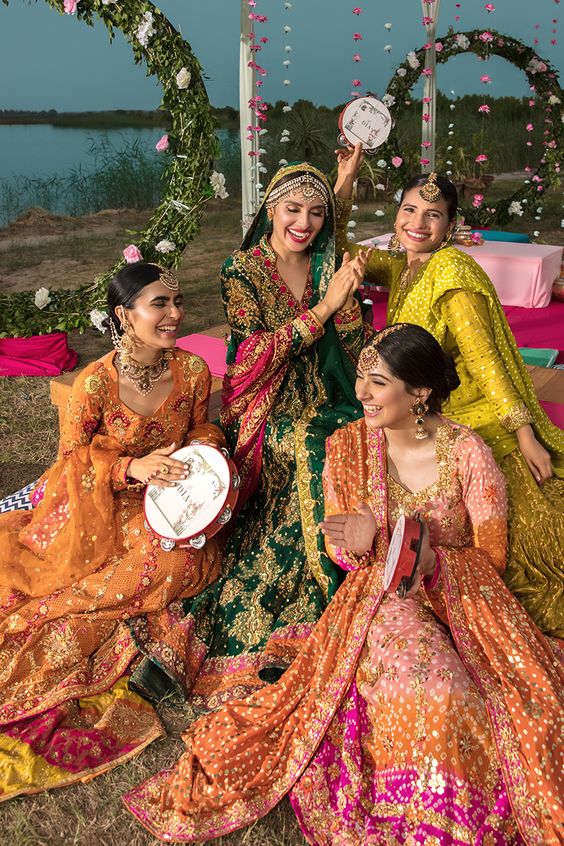 fun with bridesmaids mehndi poses