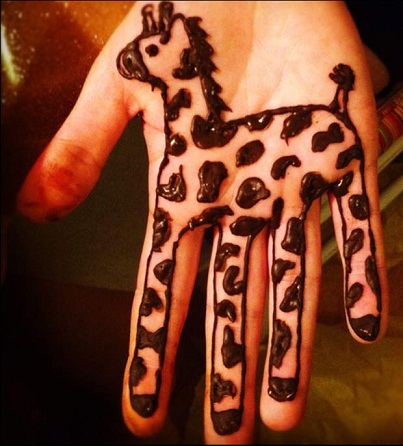 Small Mehndi Design - giraffe