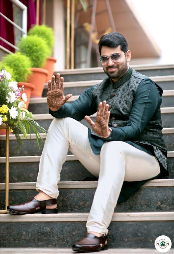 groom solo mehndi poses