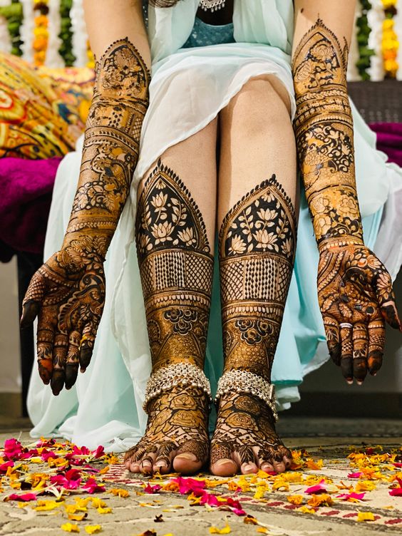 hands and legs mehndi poses