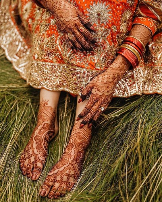 hands and legs mehndi poses