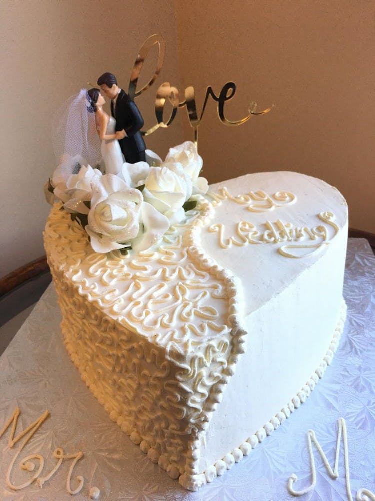 heart shaped cake design for engagement ceremony