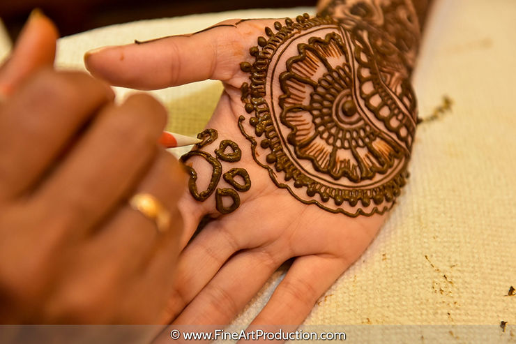 in the process mehndi poses for bride