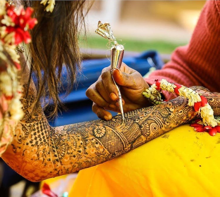 getting the mehndi applied bridal mehndi poses