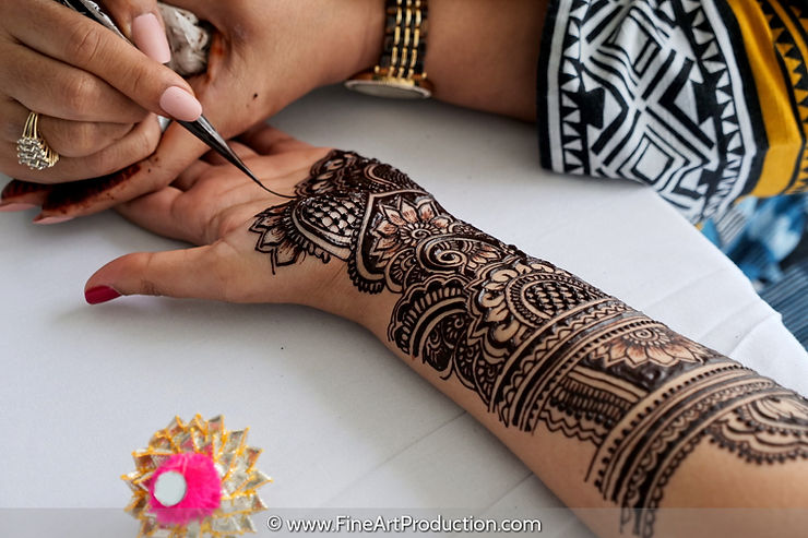 in the process mehndi poses of bride