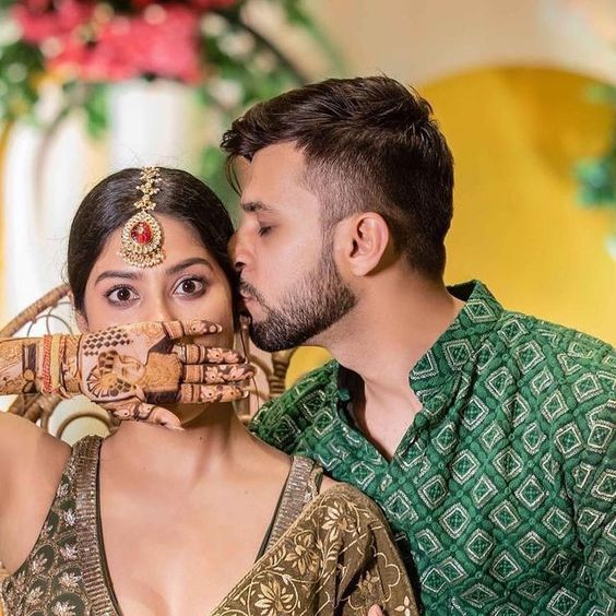 intimate bride and groom mehndi poses