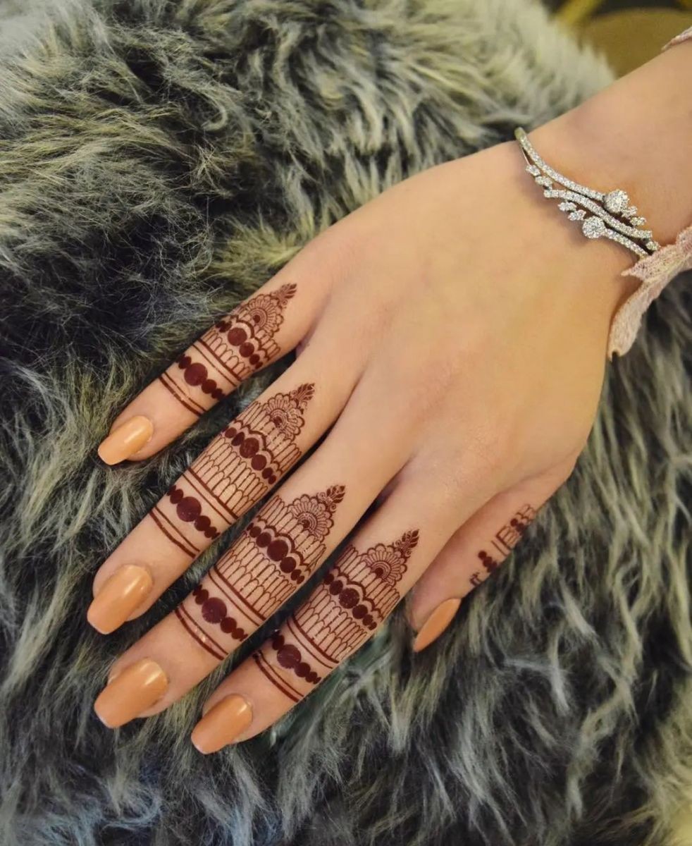 intricate fingers - minimal mehendi designs