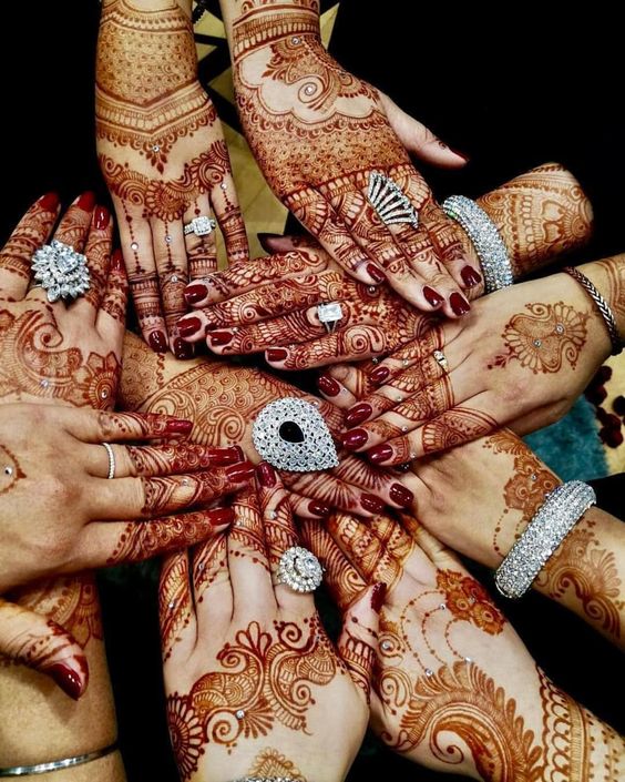 flaunt hands with bridesmaids for mehndi poses