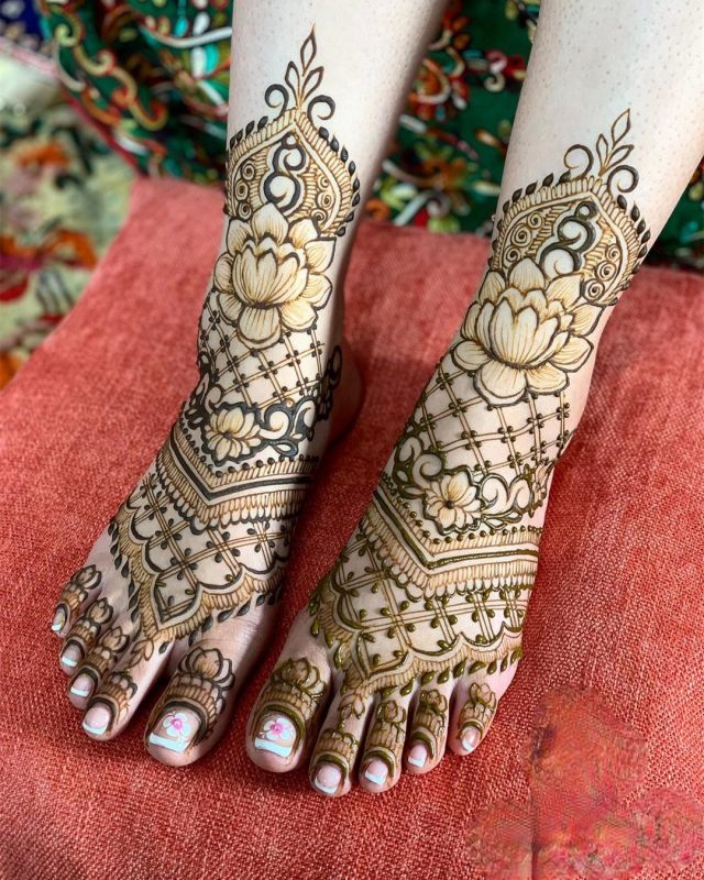 lotus motif - Floral Mehendi Designs