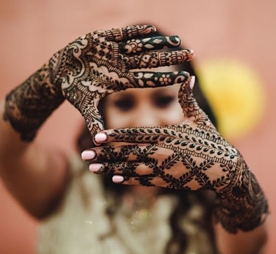 making a frame with your hand for mehndi poses