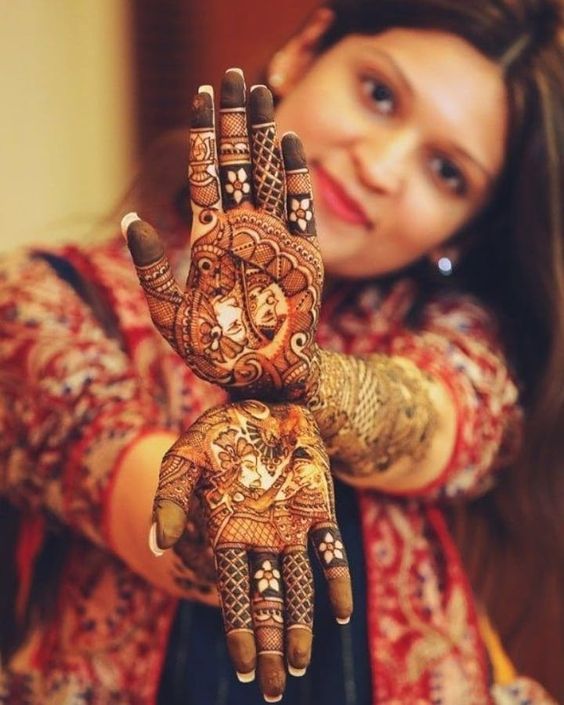 unique hand gesture for mehndi poses