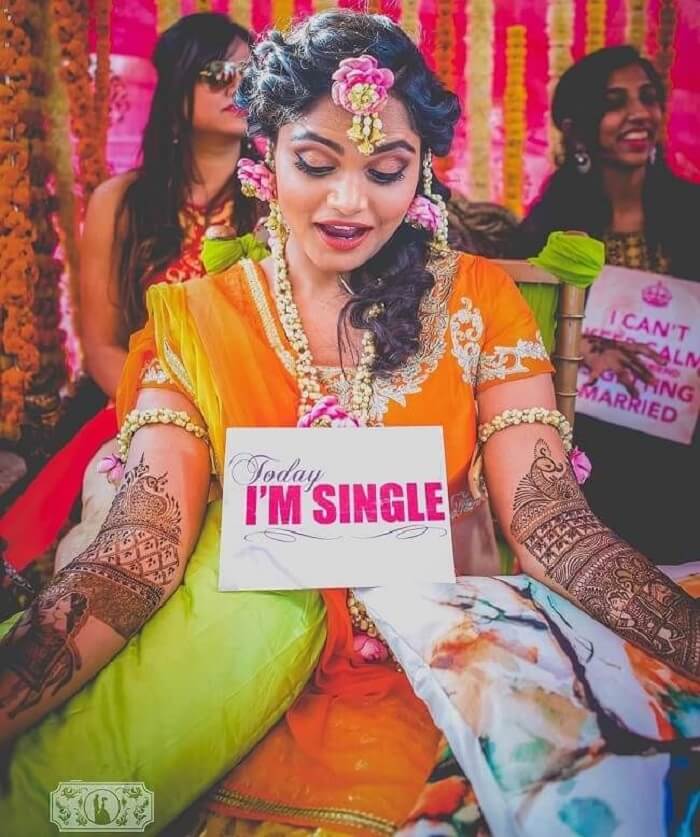 funny bridal props mehndi poses