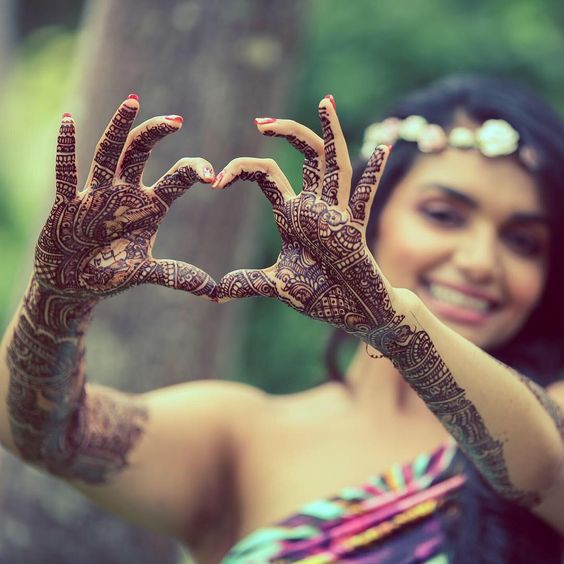 heart gesture with hands for mehndi poses