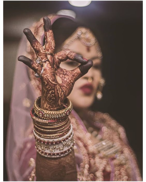 nice hand gesture for mehndi poses