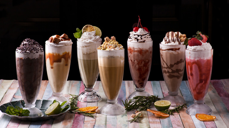 Fresh Shakes & Smoothies Parlour for live food stall