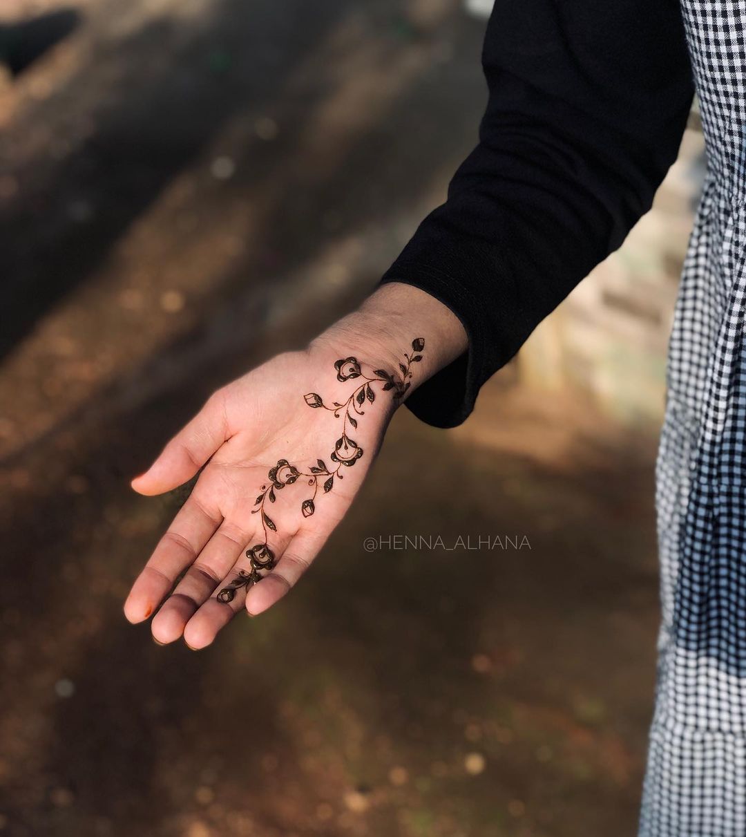 minimal floral mehendi designs