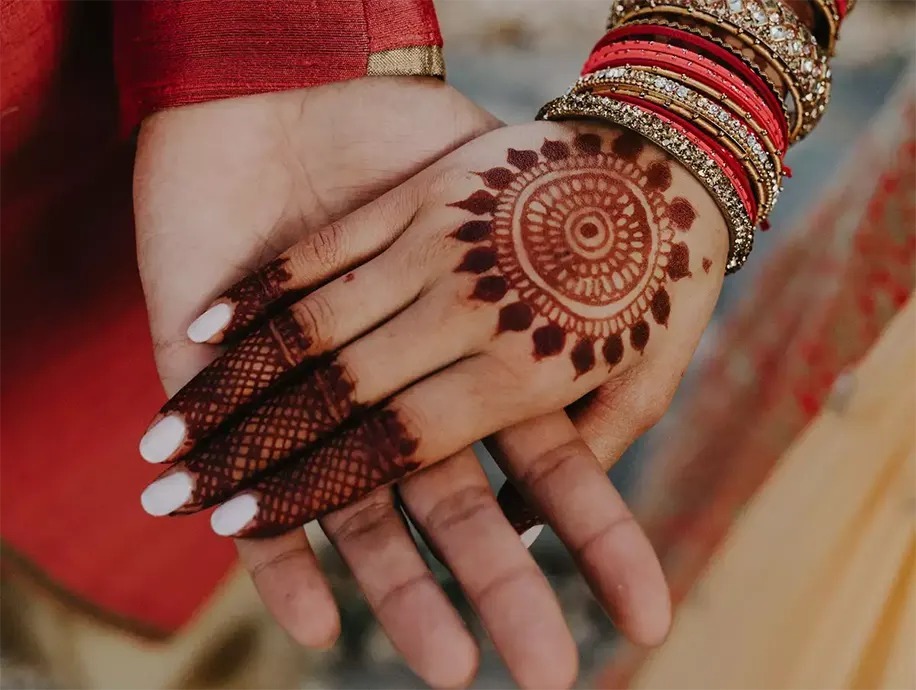 minimalistic and simple bridal mehndi designs