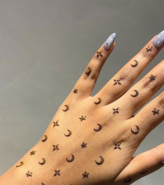 moons and stars - minimal mehendi designs