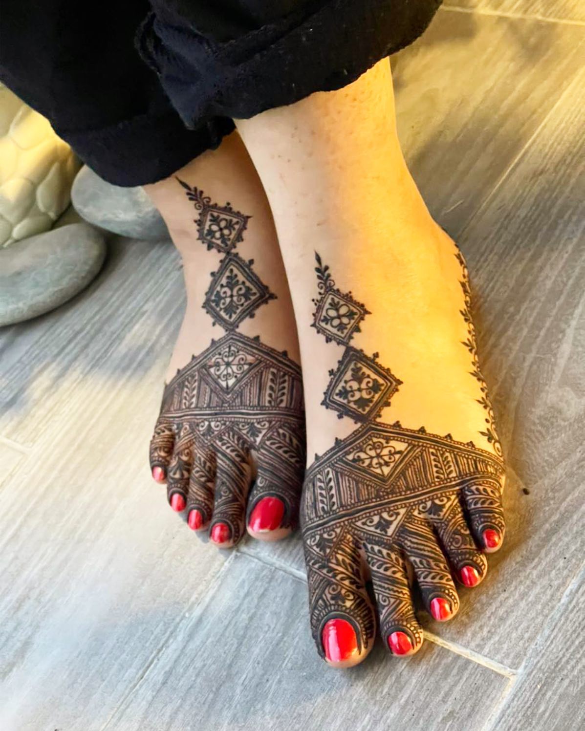 easy moroccan style leg mehndi designs