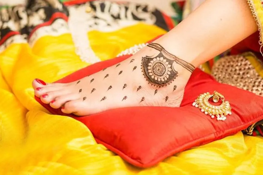 ornamental design - minimal mehendi designs