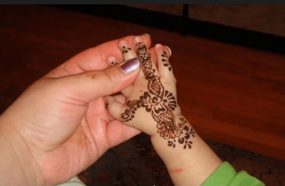 Small Mehndi Design - paisleys and dots